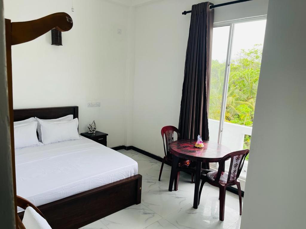 Blue Waves Ocean Mirissa Hotel ภายนอก รูปภาพ