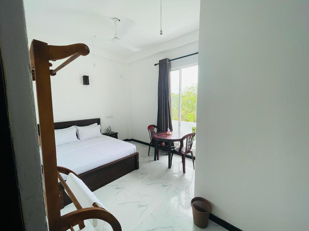 Blue Waves Ocean Mirissa Hotel ภายนอก รูปภาพ