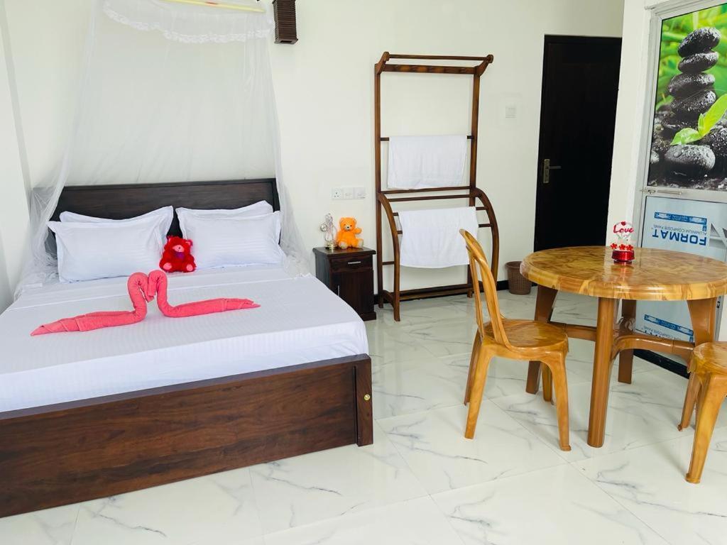 Blue Waves Ocean Mirissa Hotel ภายนอก รูปภาพ