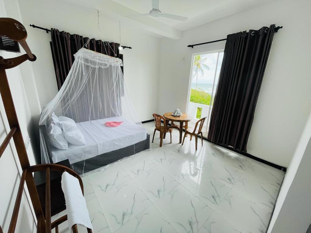 Blue Waves Ocean Mirissa Hotel ภายนอก รูปภาพ