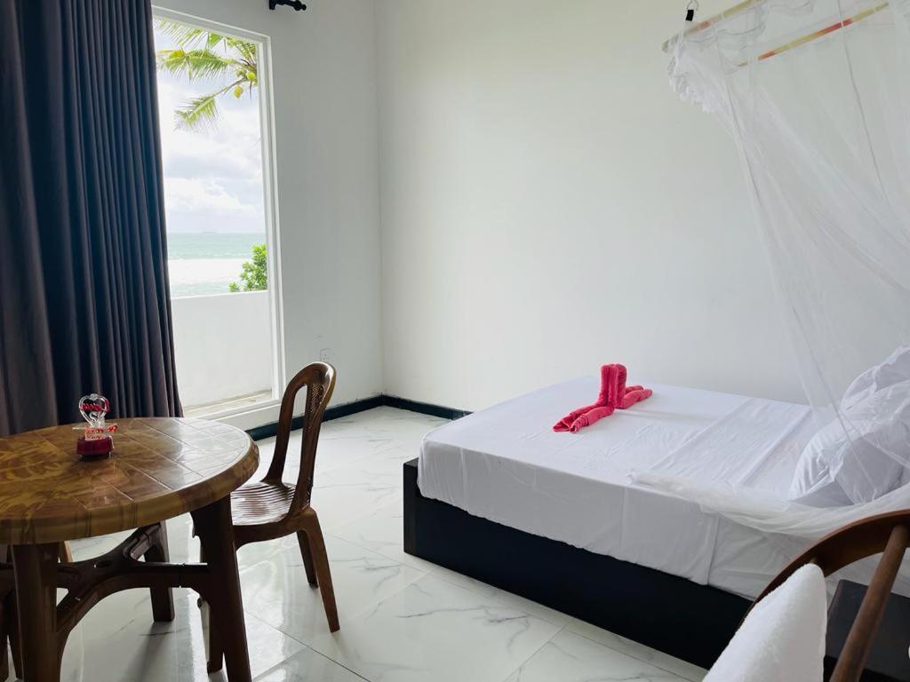 Blue Waves Ocean Mirissa Hotel ภายนอก รูปภาพ