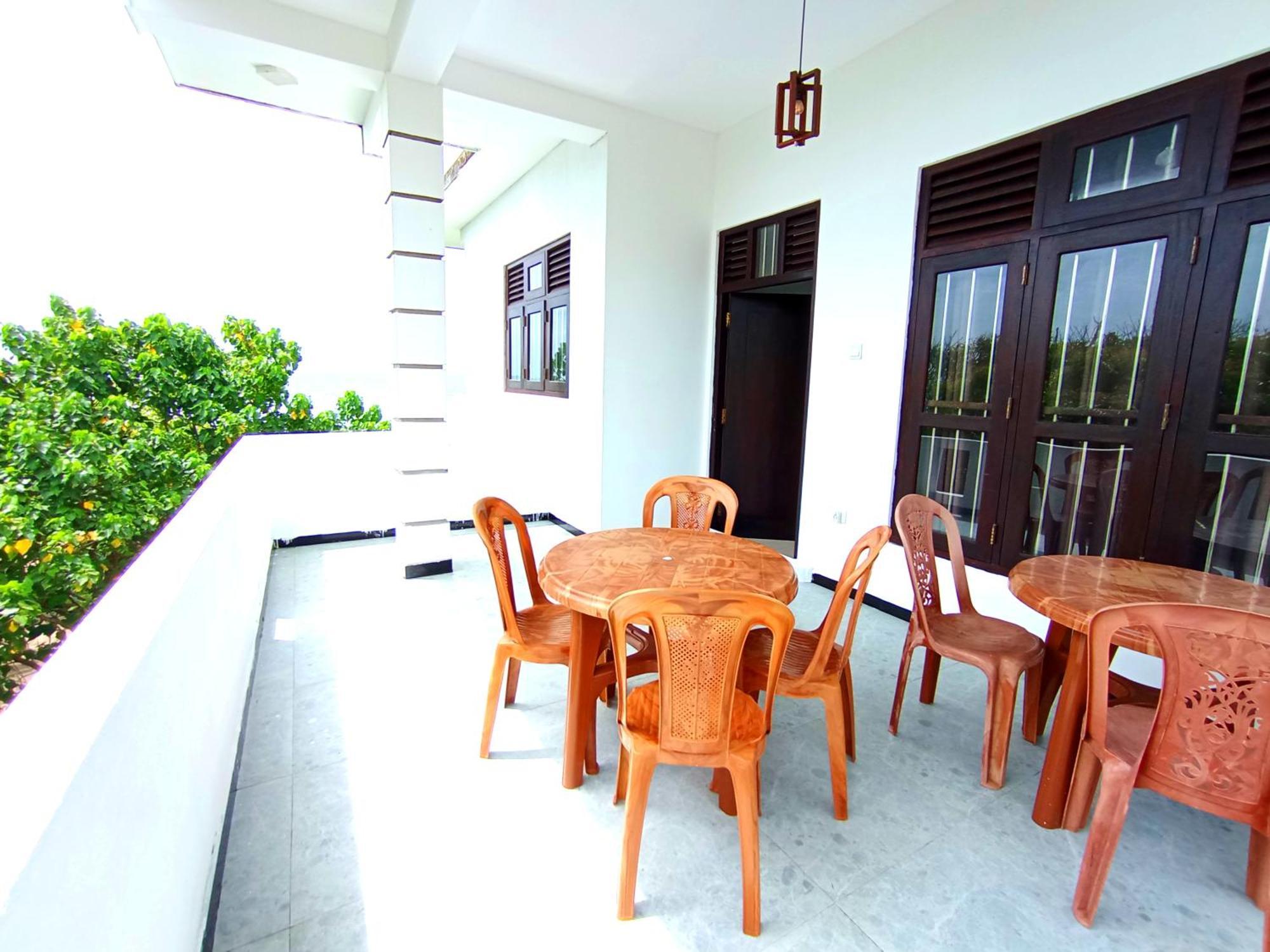Blue Waves Ocean Mirissa Hotel ภายนอก รูปภาพ