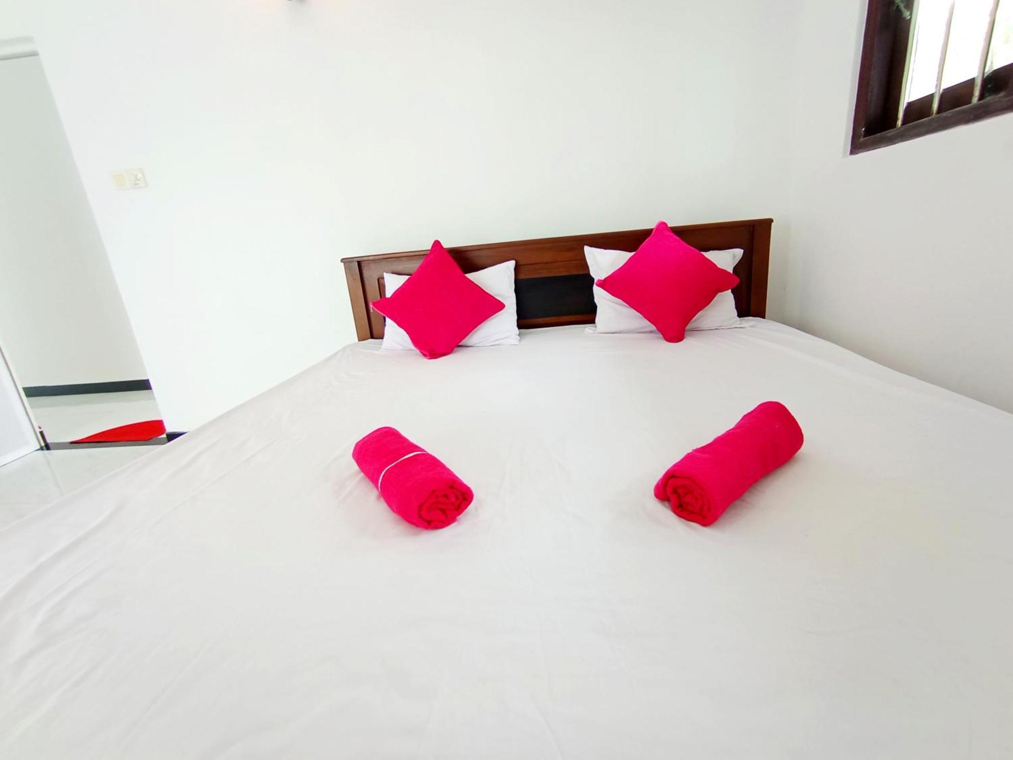 Blue Waves Ocean Mirissa Hotel ภายนอก รูปภาพ
