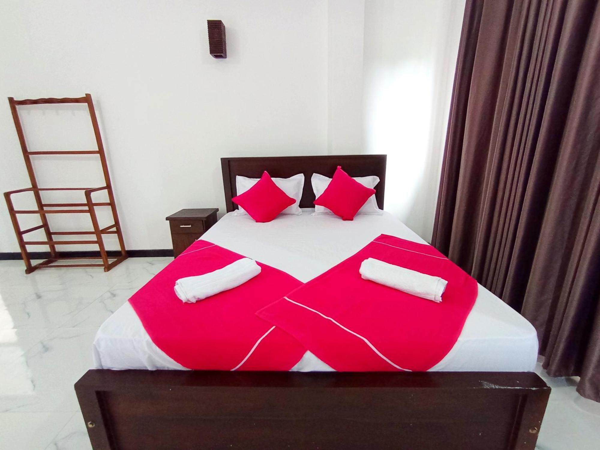 Blue Waves Ocean Mirissa Hotel ภายนอก รูปภาพ