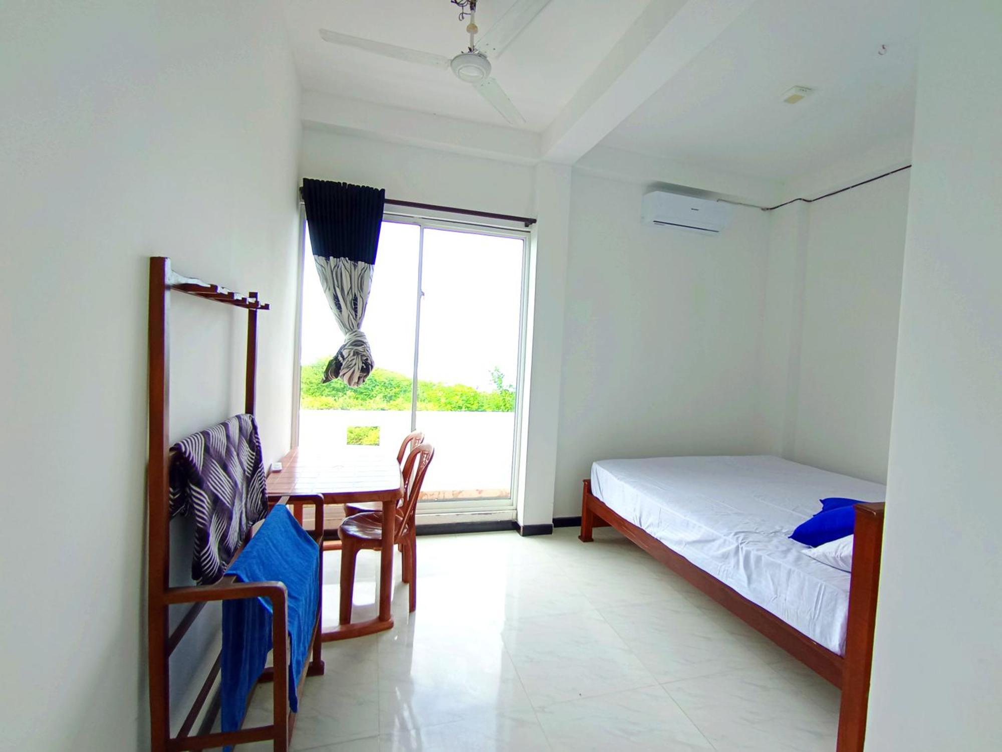 Blue Waves Ocean Mirissa Hotel ภายนอก รูปภาพ